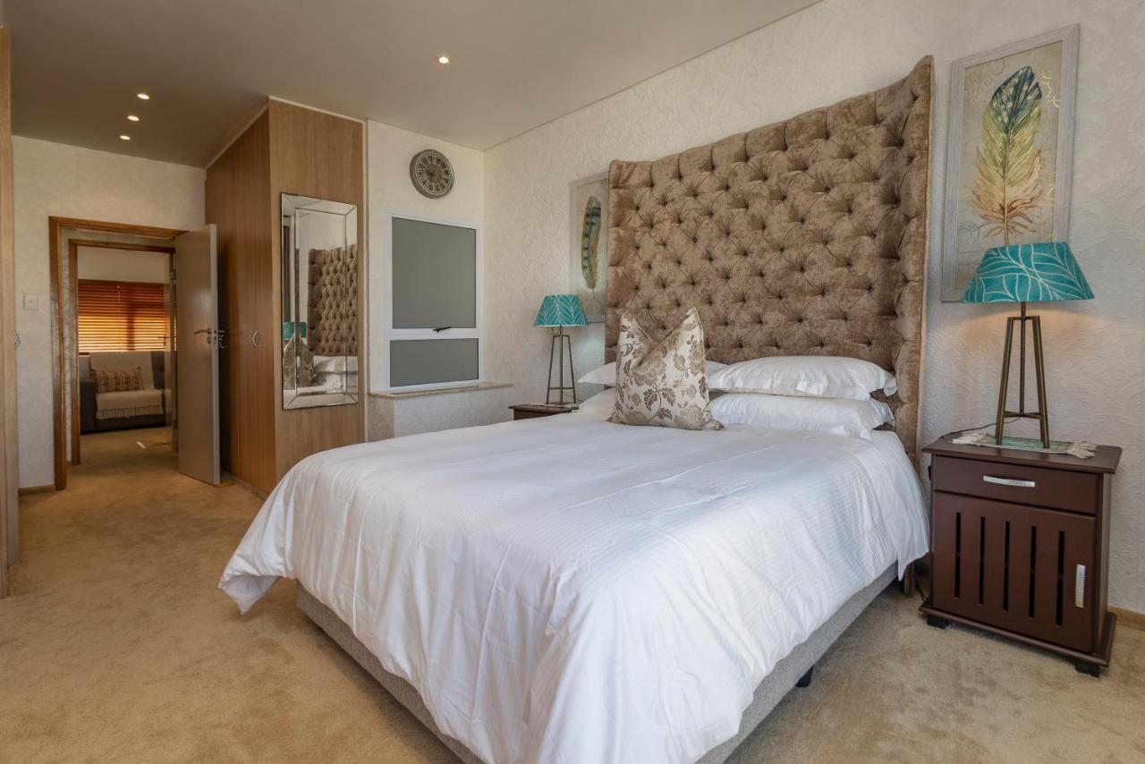 Apartment 806 Lighthouse Mall - By In Umhlanga Durban
